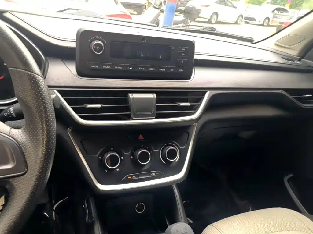 Wuling Hongguang S3 — миниатюра 13