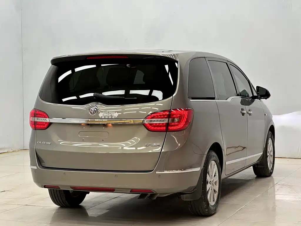 Buick GL8 — миниатюра 8