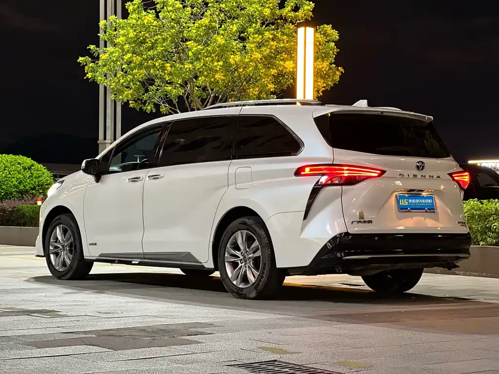 Toyota Sienna — миниатюра 5