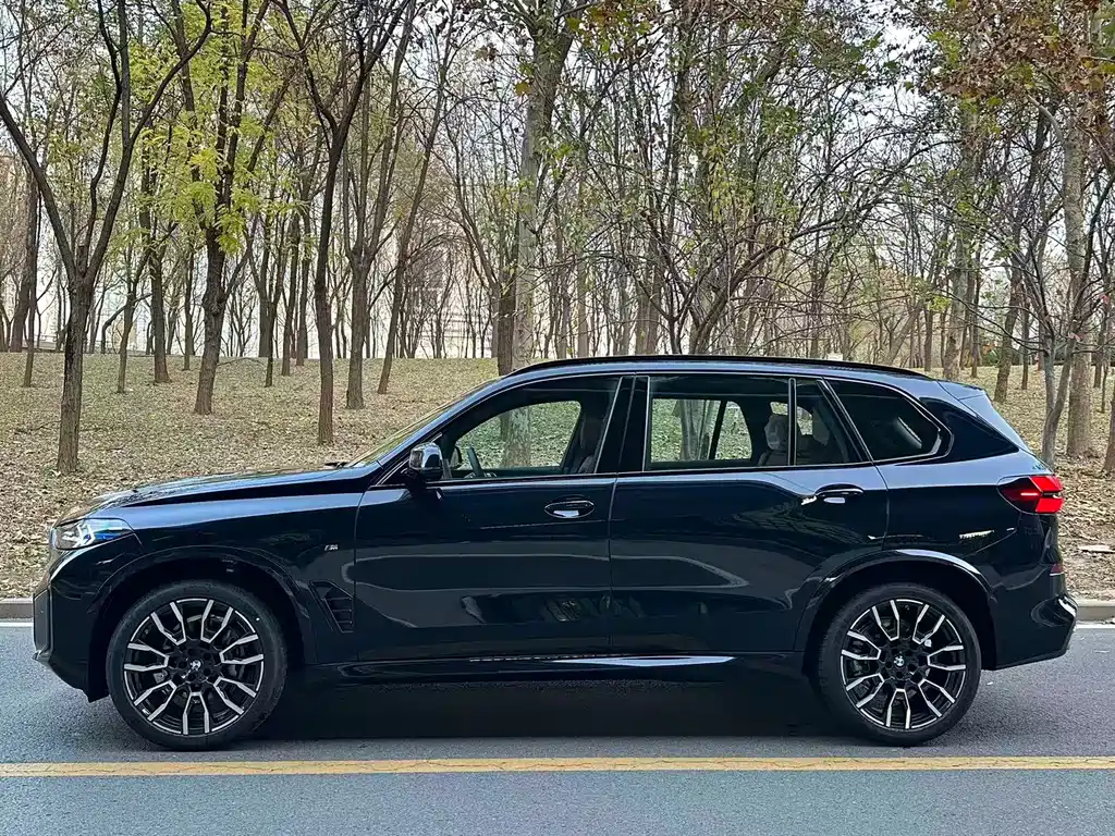 BMW X5 2025 xDrive 40Li M Sport