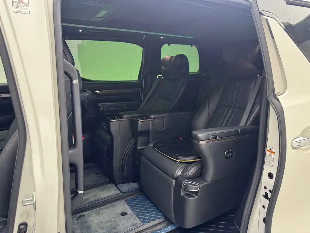 Toyota Vellfire — миниатюра 7