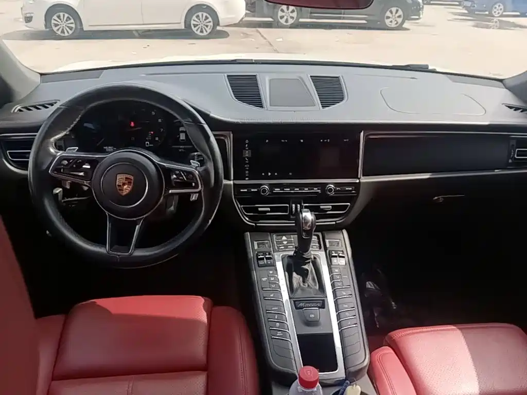 Porsche Macan — миниатюра 10