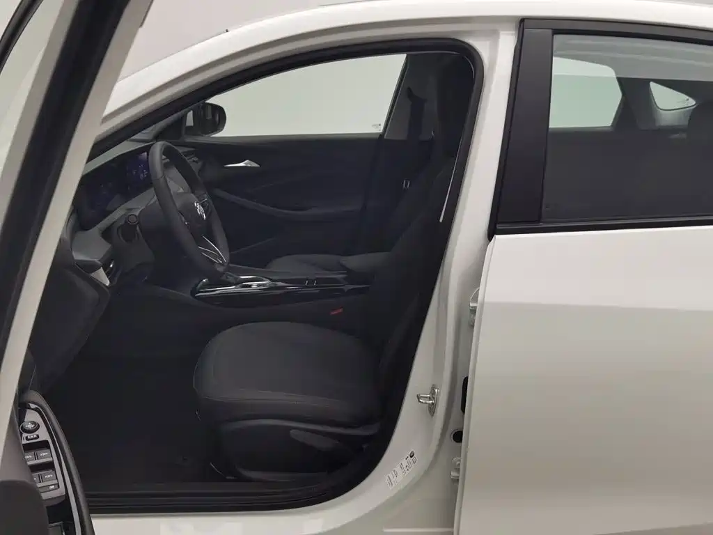 Buick Verano — миниатюра 10