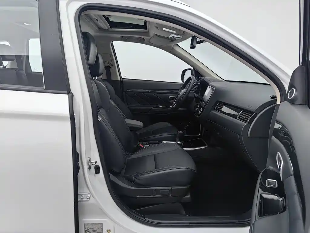 Mitsubishi Outlander — миниатюра 23