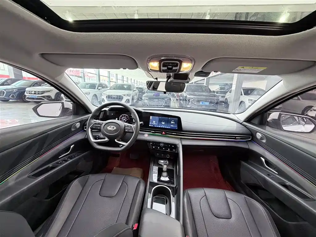 Hyundai Elantra 2022 1.5L CVT LUX Luxury