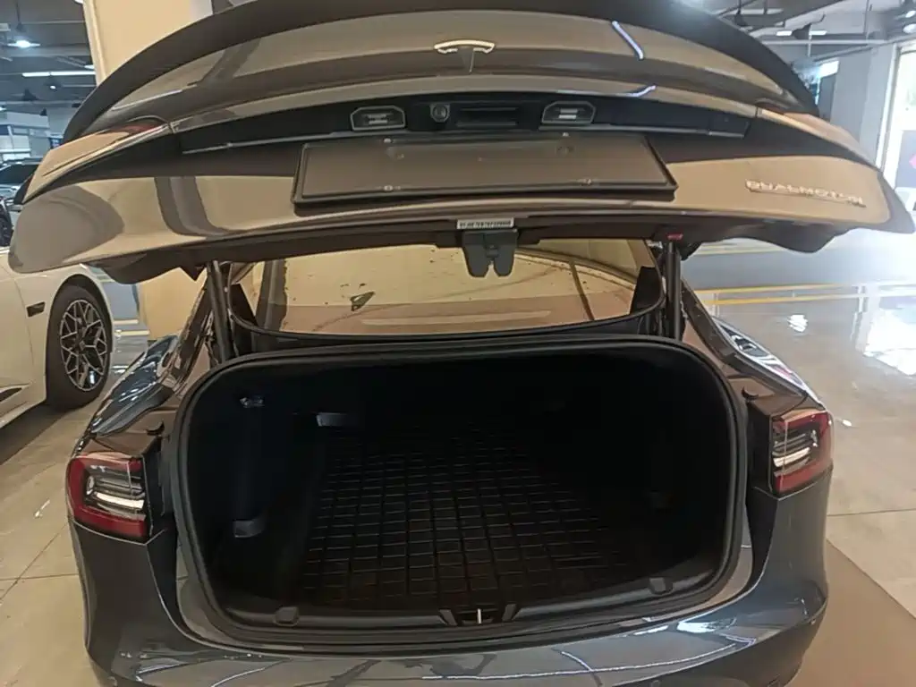 Tesla Model 3 — миниатюра 19