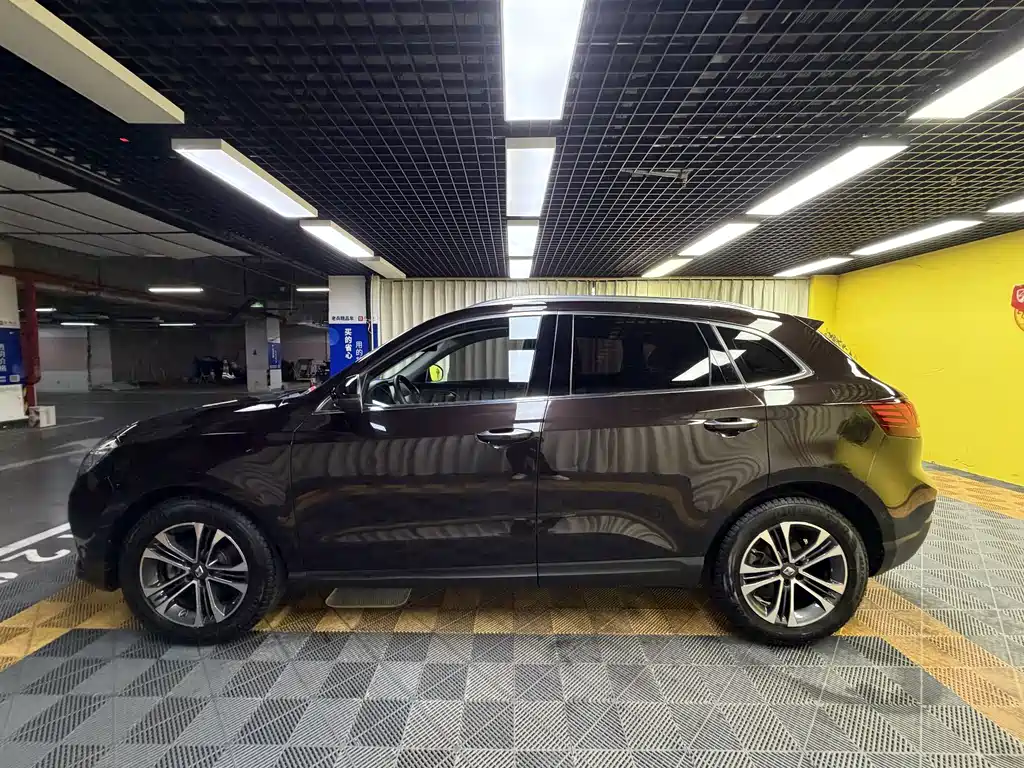 Borgward BX7 — миниатюра 9