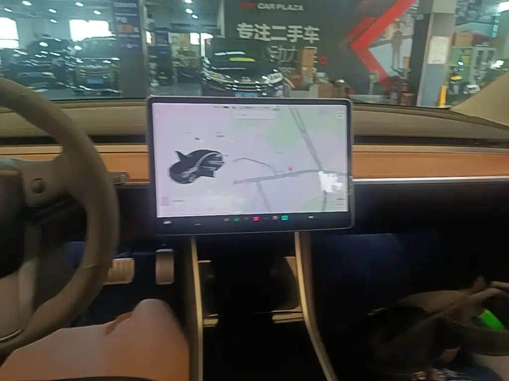 Tesla Model 3 — миниатюра 13