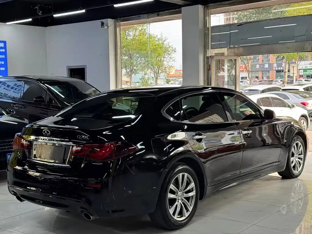 Infiniti Q70 — миниатюра 5