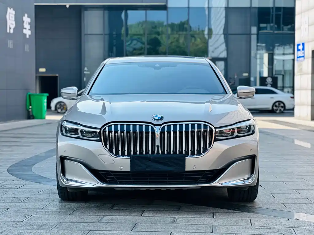 BMW 7 Series — миниатюра 2
