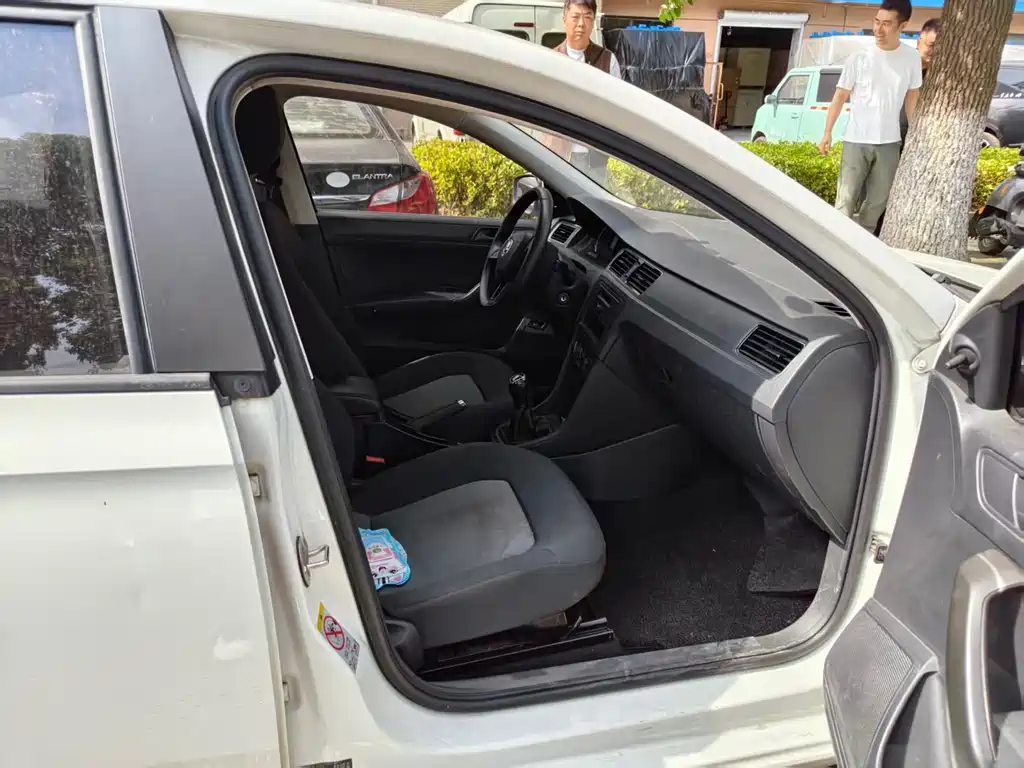 Skoda Rapid — миниатюра 8