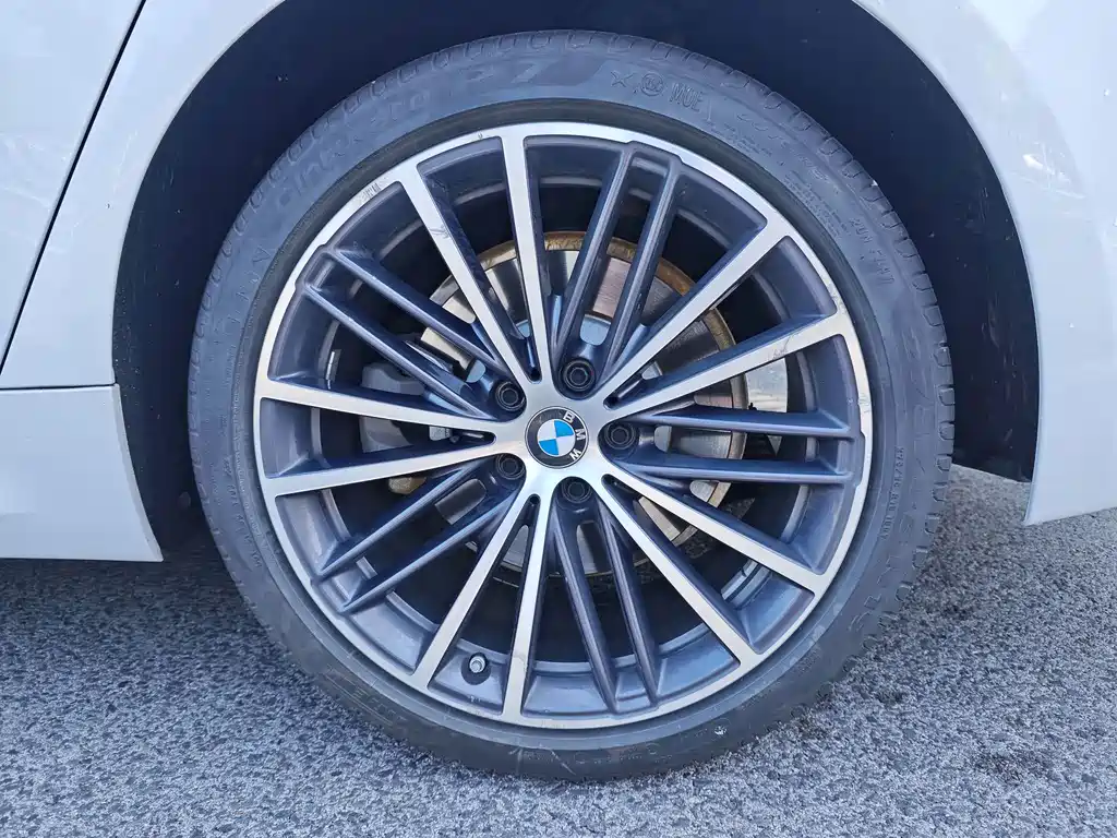 BMW 5 Series — миниатюра 14