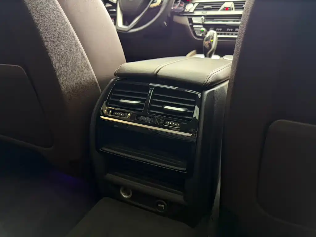 BMW 5 Series — миниатюра 15