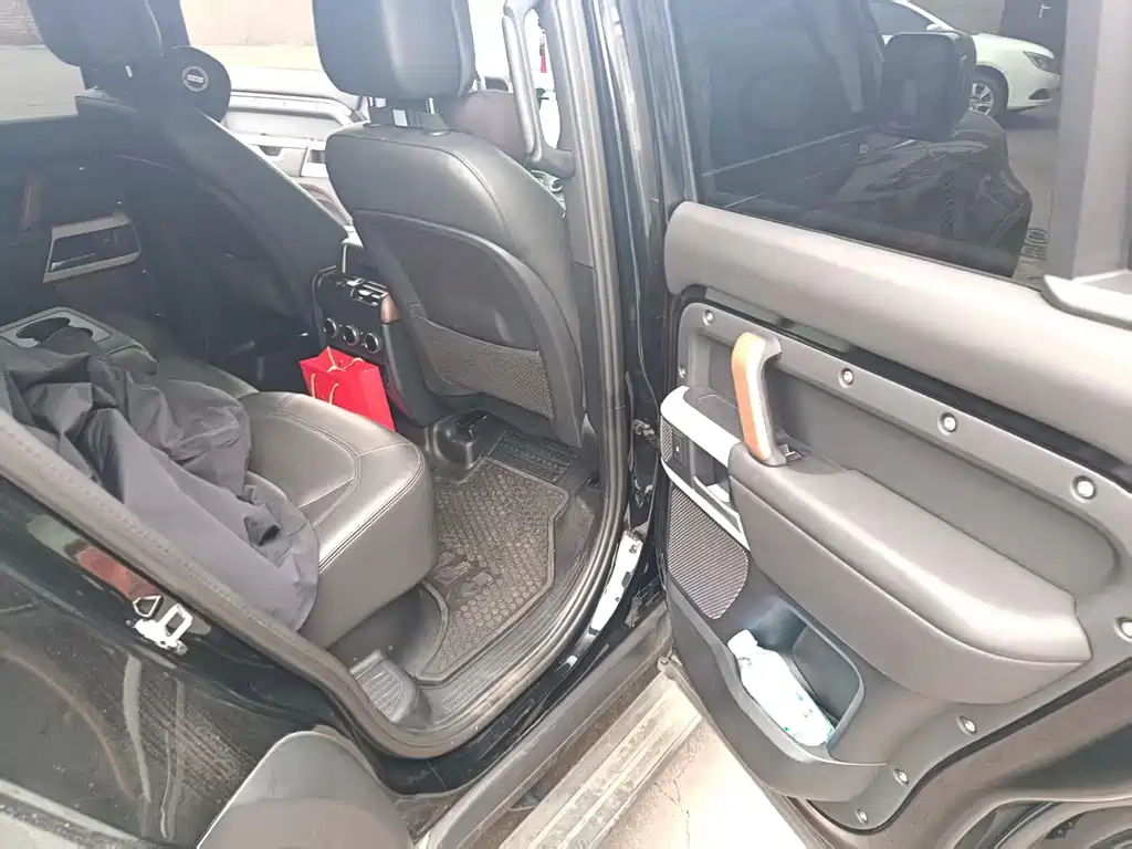 Land Rover Defender — миниатюра 7