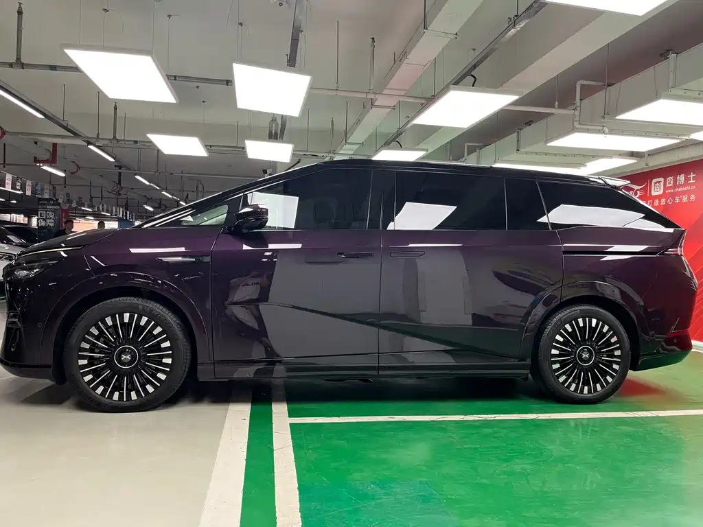 XPeng X9 — миниатюра 4