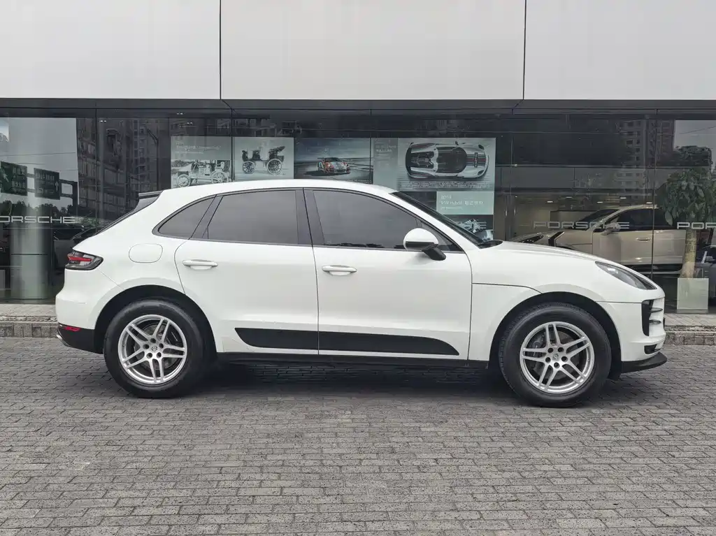 Porsche Macan — миниатюра 3