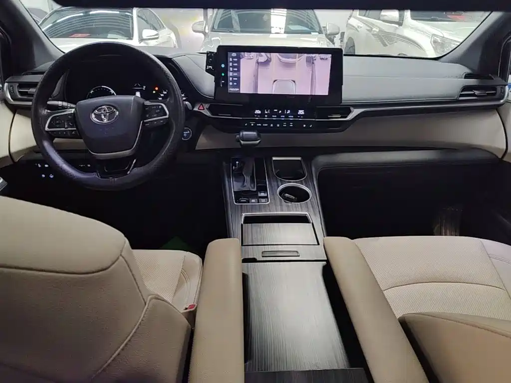 Toyota Sienna — миниатюра 10