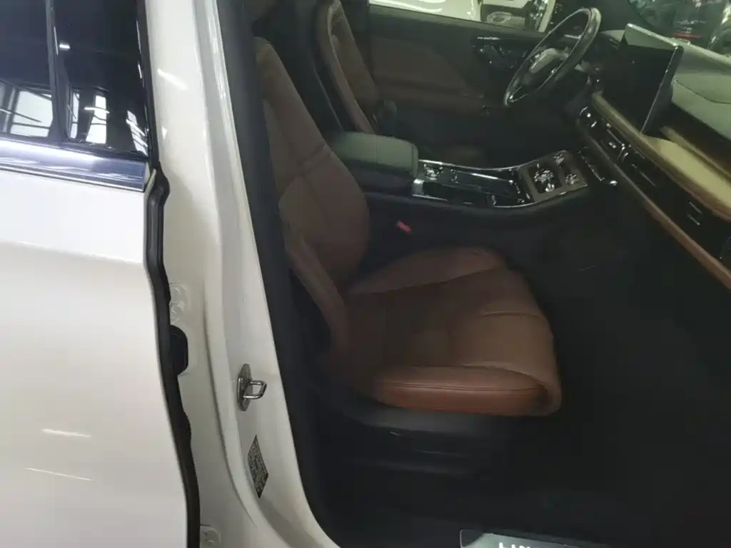 Lincoln Aviator — миниатюра 25