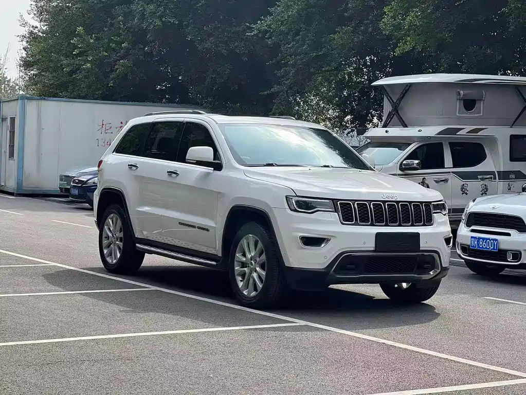 Jeep Grand Cherokee (Import) — миниатюра 3