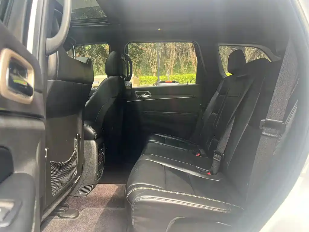 Jeep Grand Cherokee (Import) — миниатюра 6