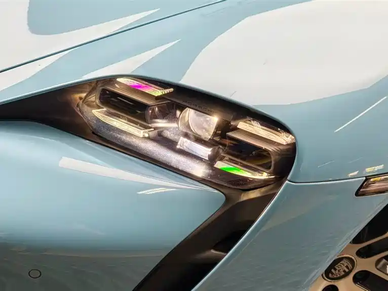 Porsche Taycan — миниатюра 7