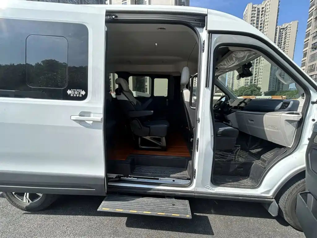 Ford E-Transit — миниатюра 17