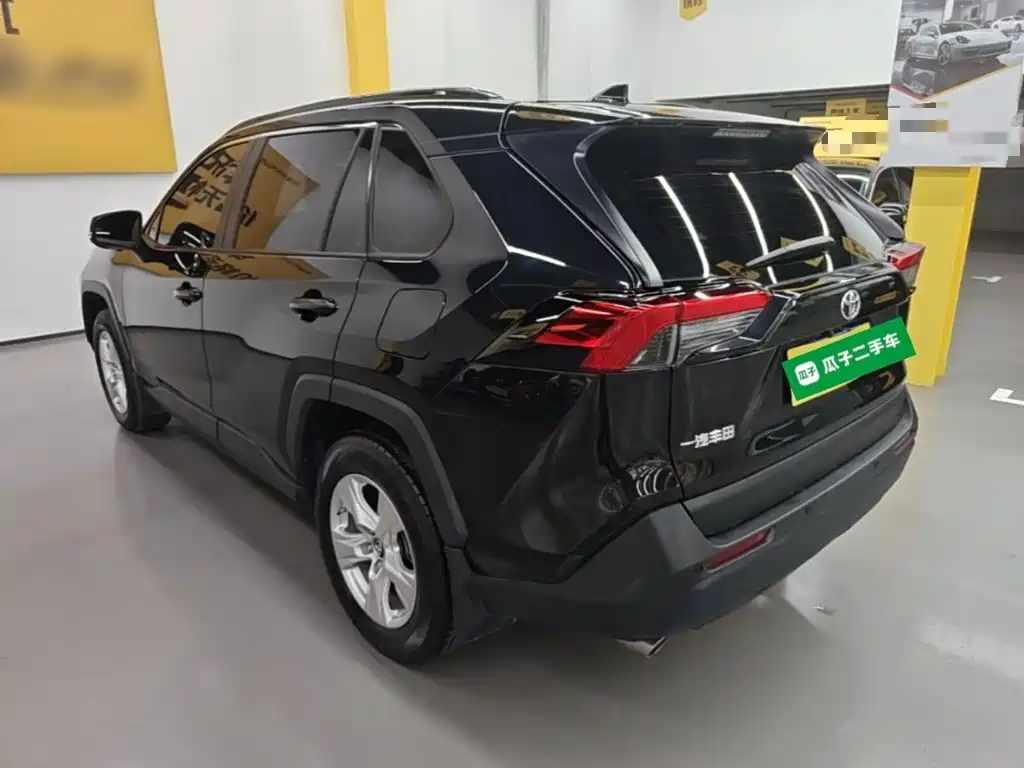 Toyota RAV4 — миниатюра 5