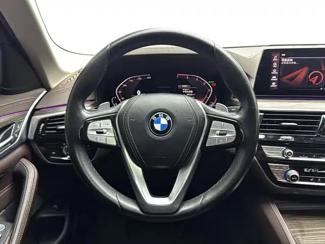 BMW 5 Series — миниатюра 17
