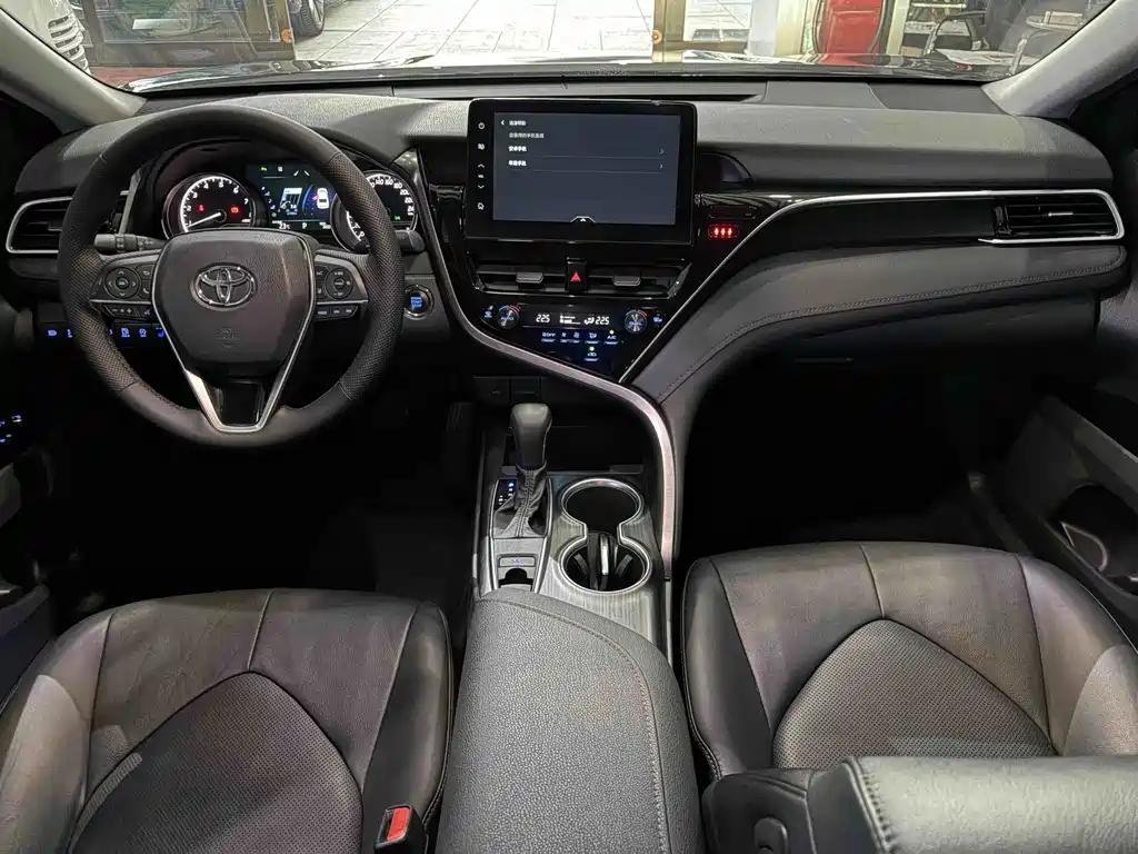 Toyota Camry — миниатюра 12
