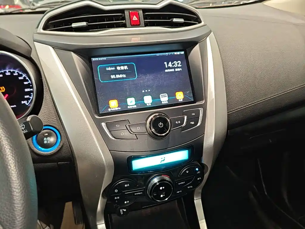 BYD Yuan EV — миниатюра 13