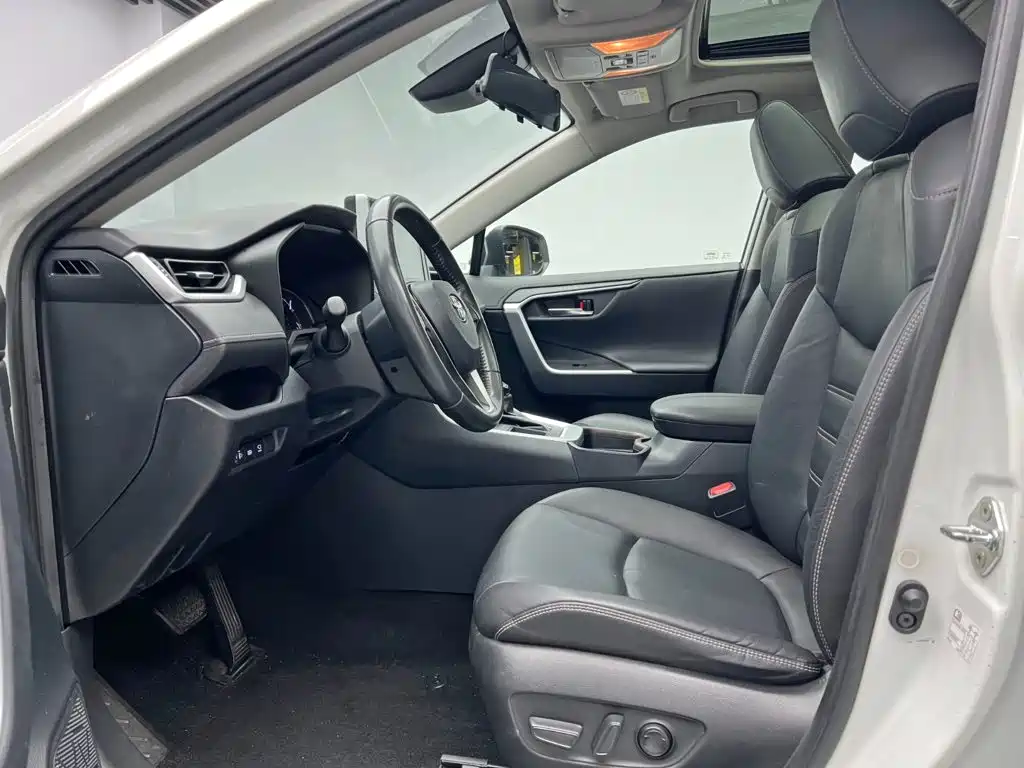 Toyota RAV4 — миниатюра 13