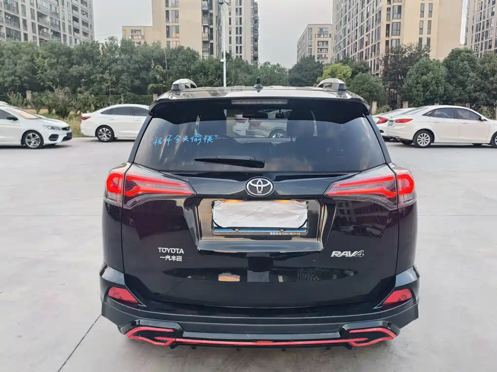Toyota RAV4 — миниатюра 4