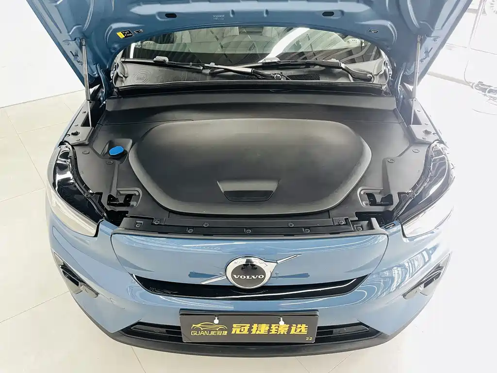 Volvo XC40 NEV — миниатюра 2
