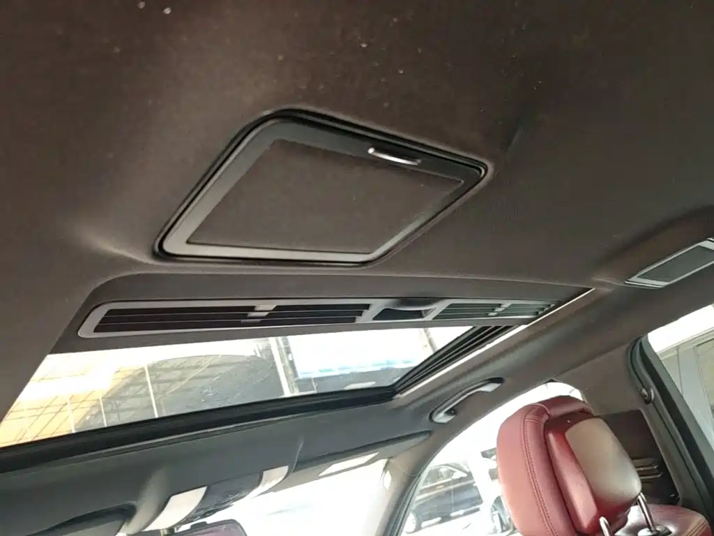 Mercedes-Benz E-Class — миниатюра 18