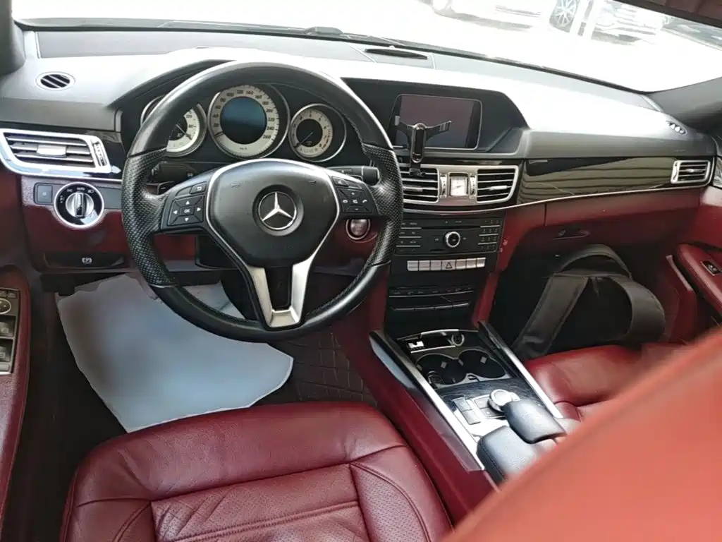 Mercedes-Benz E-Class — миниатюра 10