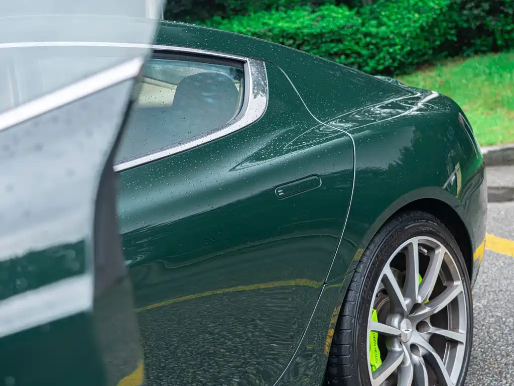 Aston Martin Rapide — миниатюра 9