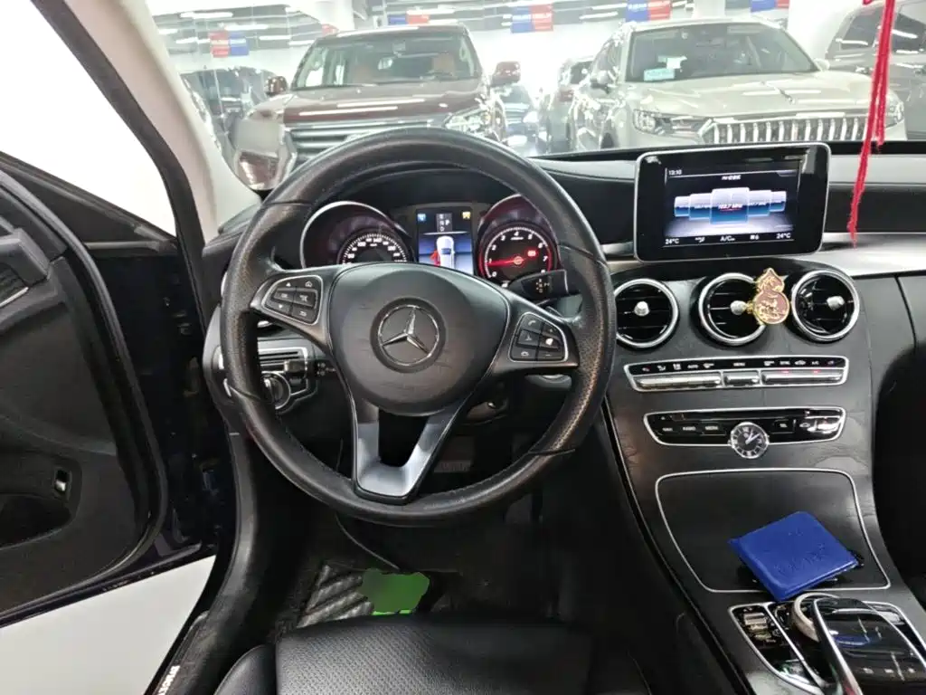 Mercedes-Benz C-Class — миниатюра 11