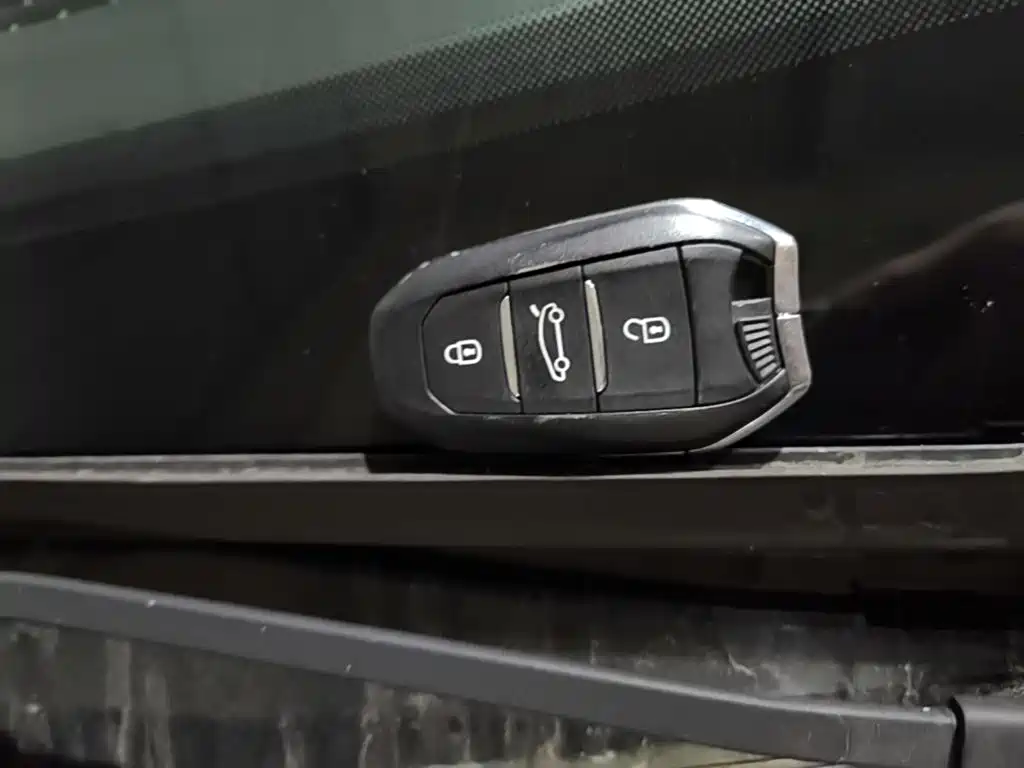 Peugeot 408 — миниатюра 10