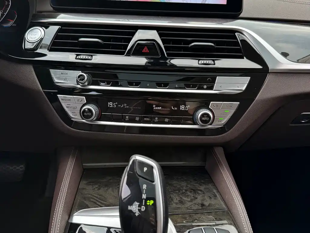 BMW 5 Series — миниатюра 8