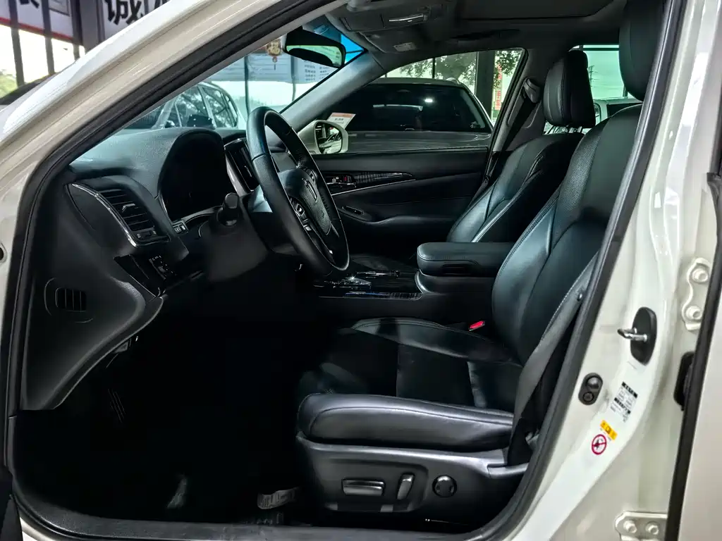 Toyota Crown 2015 2.0T Fashion