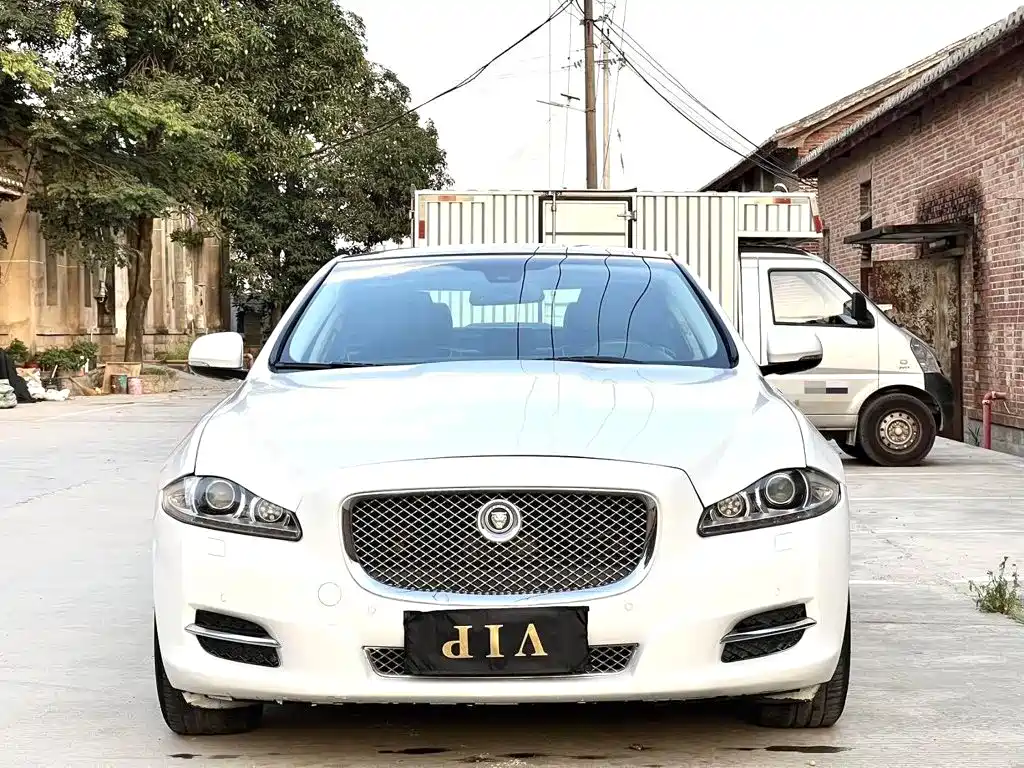 Jaguar XJ — миниатюра 2