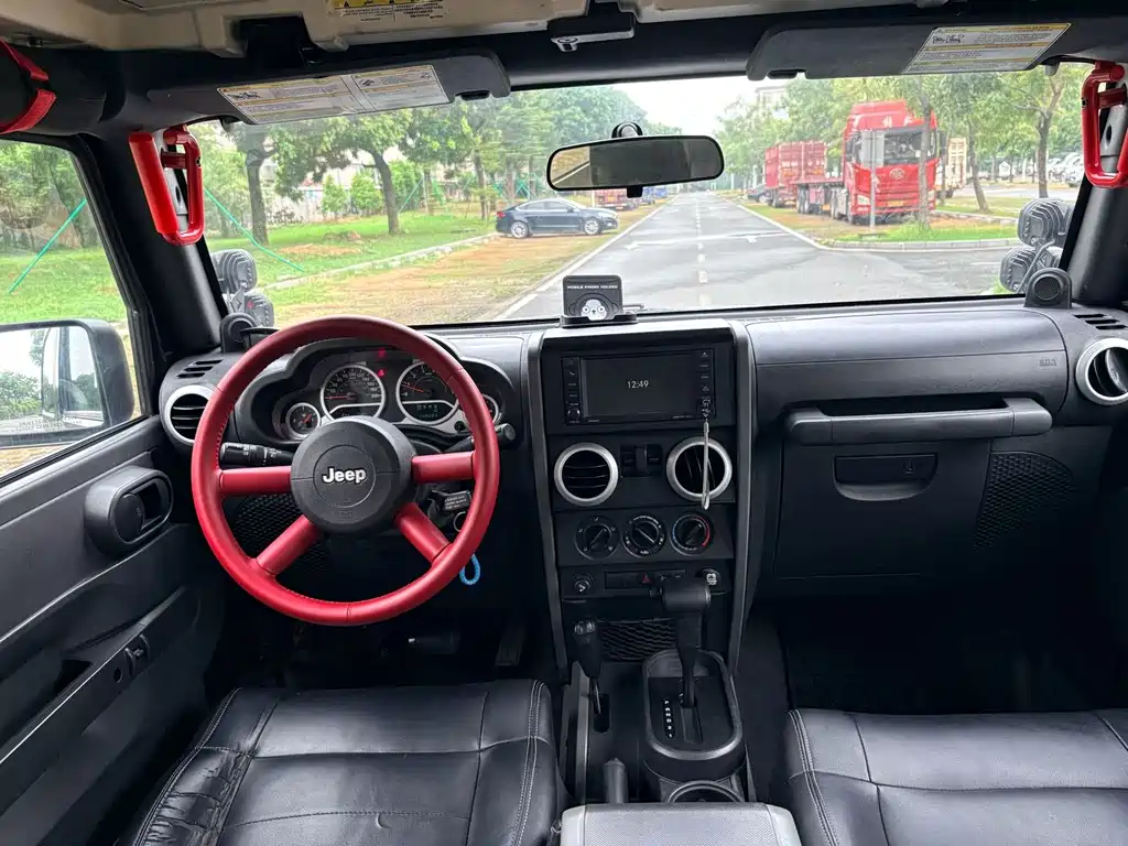Jeep Wrangler — миниатюра 7