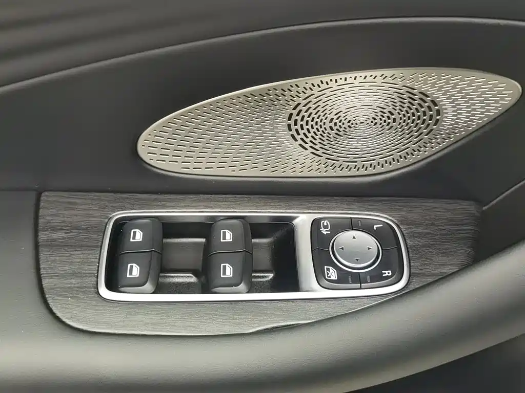 Roewe D7 — миниатюра 9
