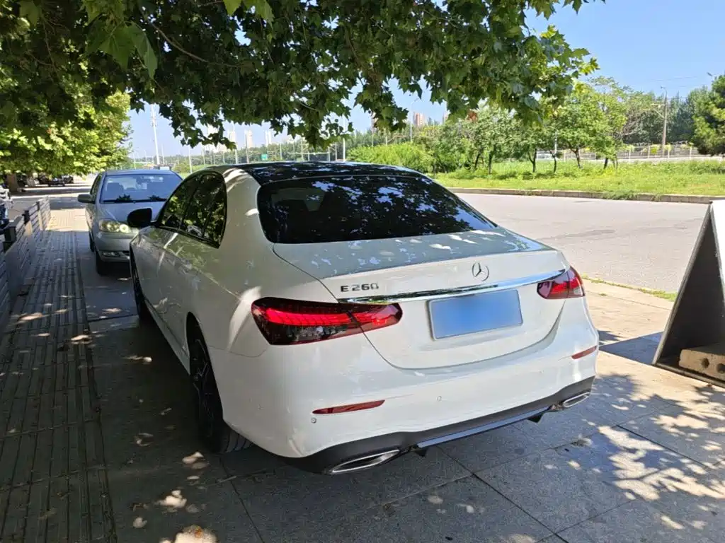 Mercedes-Benz E-Class (Import) — миниатюра 5