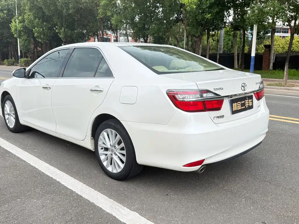 Toyota Camry — миниатюра 4