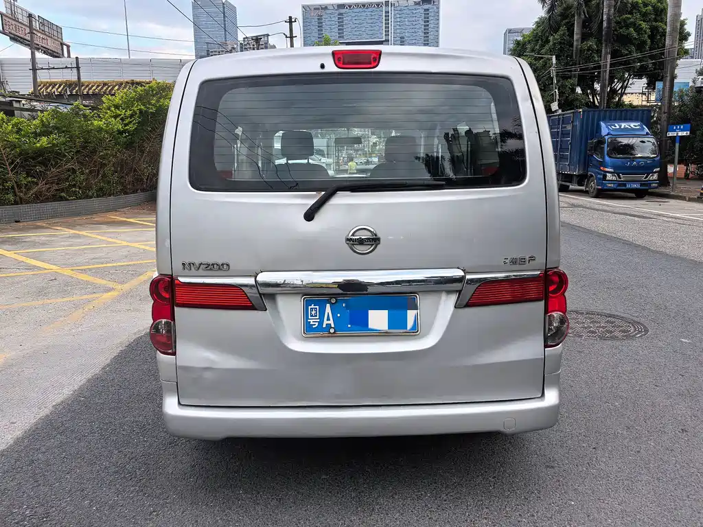 Nissan NV200 — миниатюра 6