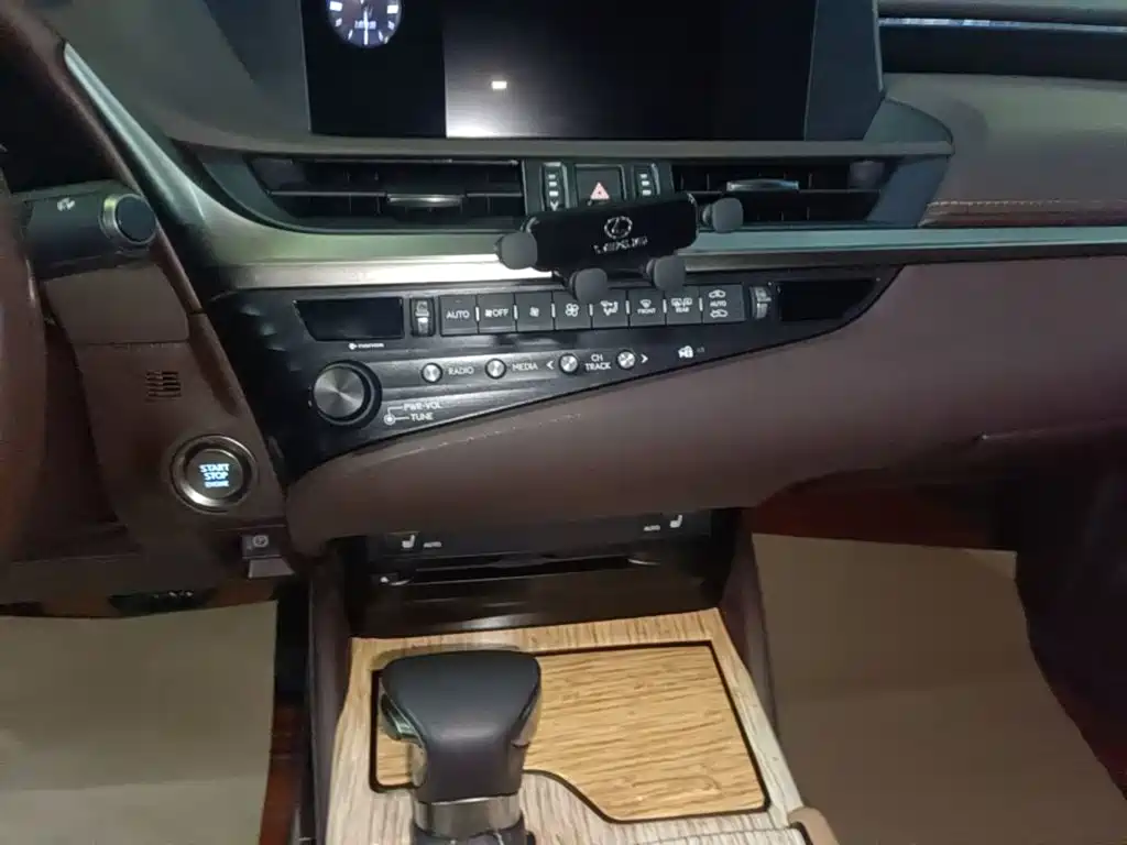 Lexus ES — миниатюра 13