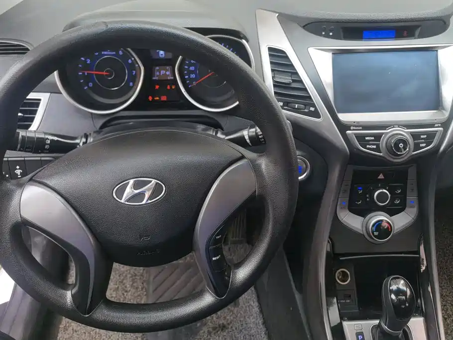 Hyundai Elantra Langdong — миниатюра 12