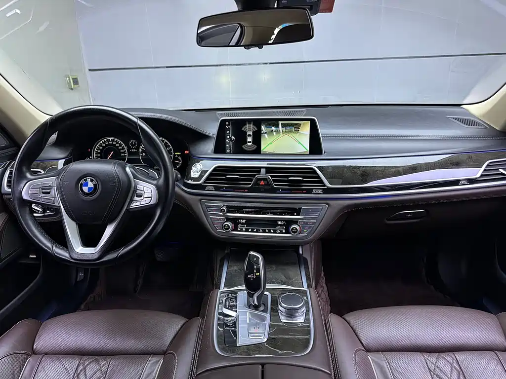BMW 7 Series — миниатюра 7