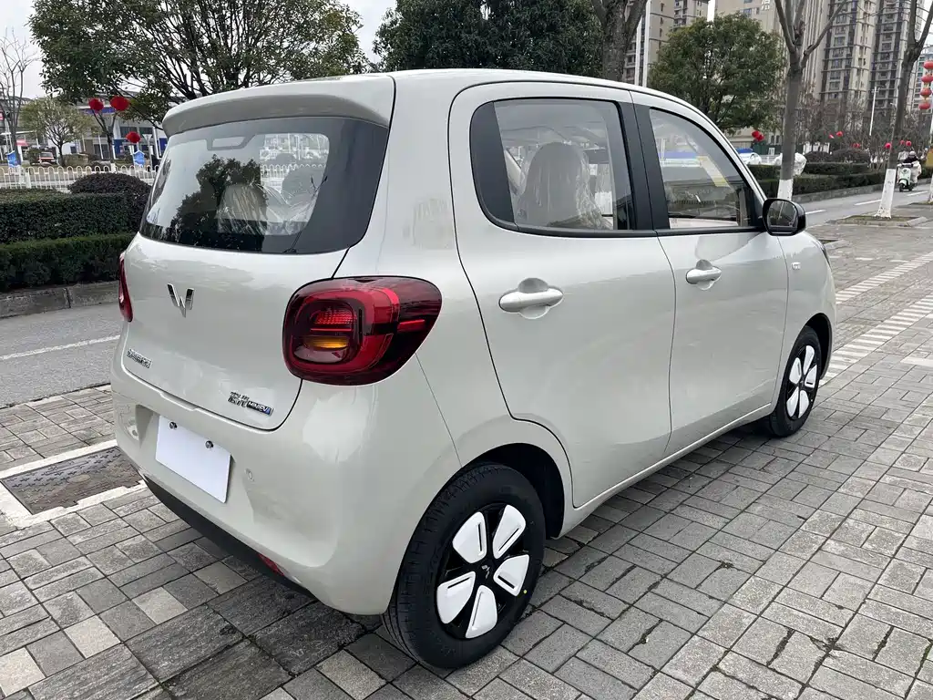 Wuling MINIEV — миниатюра 10